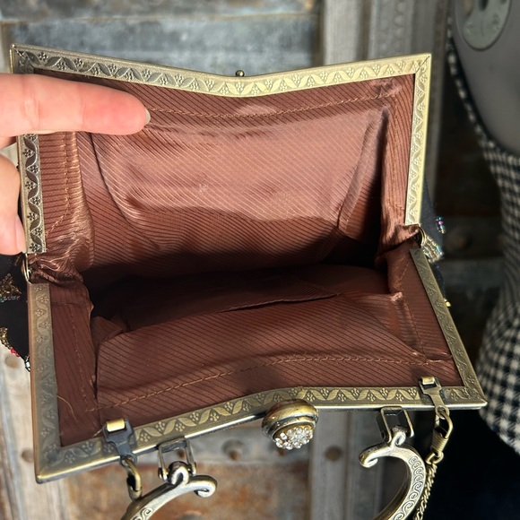 Vintage inspired hand/cross body clutch - Picture 4 of 4